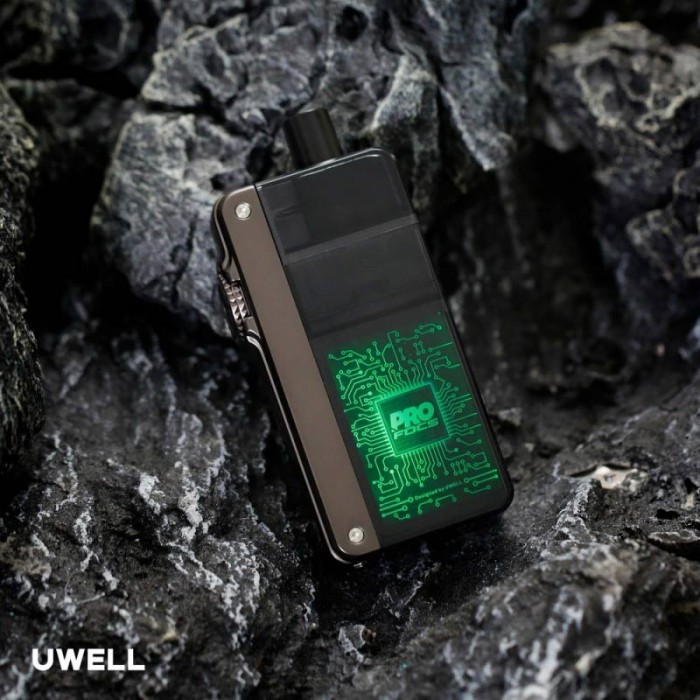 Uwell Crown B Pod 35W, siyah renkte, neon yeşil ışıklı şık elektronik sigara.